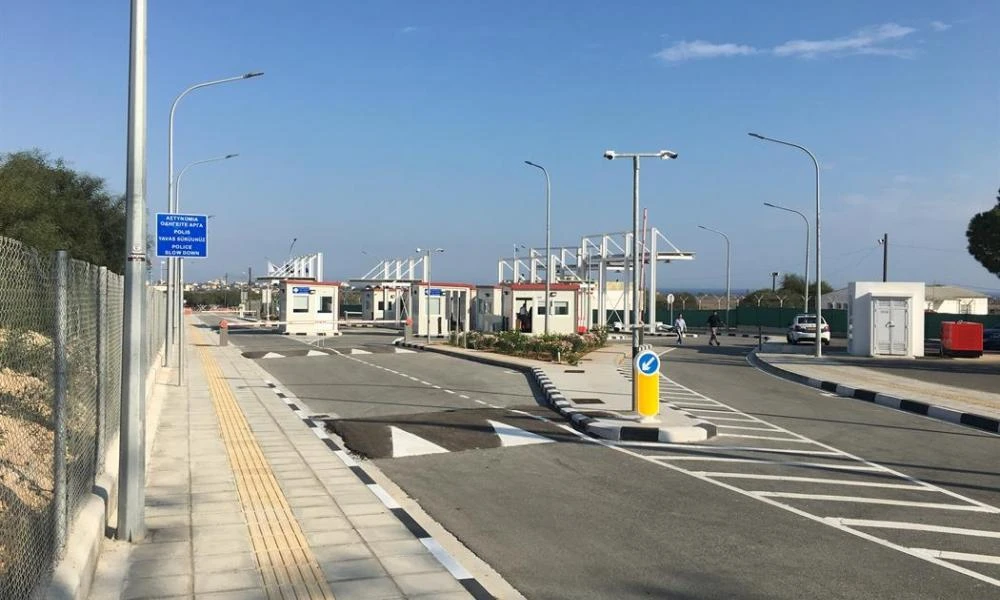 Κύπρος-Οδόφραγμα Δερύνειας: Στην "φάκα" Τούρκος ταξιτζής που φέρεται να πουλούσε όπλα (Βίντεο)